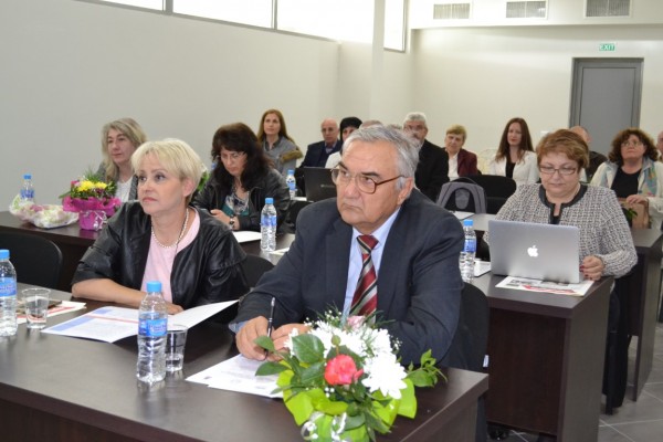 Кметът на Казанлък пожела успех на научната конференция за маслодайната роза