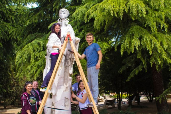 Доброволци възвърнаха блясъка на Тракийката