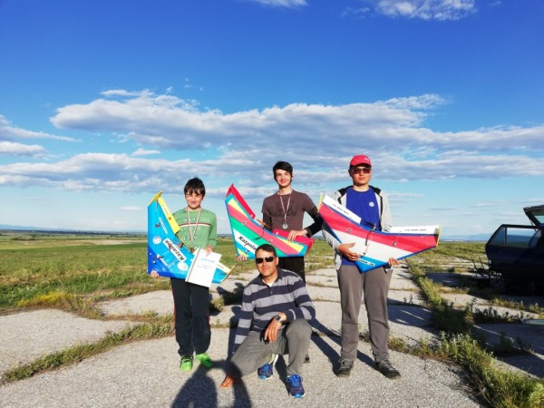 Децата от казанлъшкия клуб по авиомоделизъм грабнаха куп награди от Национално състезание