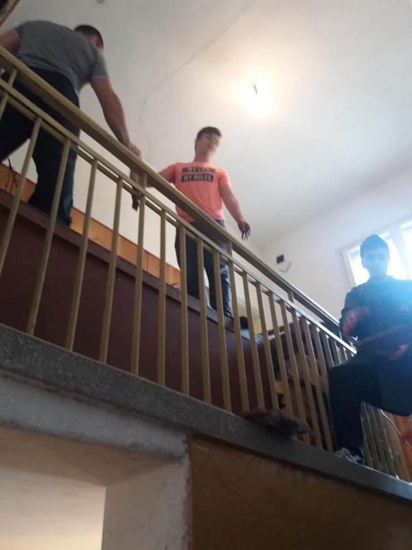 Бузовградчани инициираха почистване на читалището си