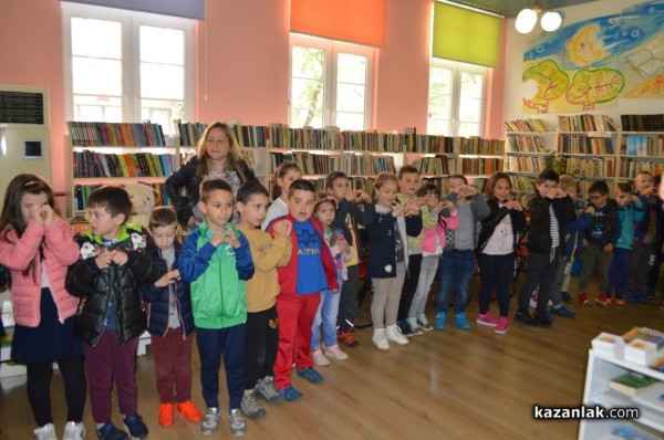 Деца бяха библиотекари за един ден