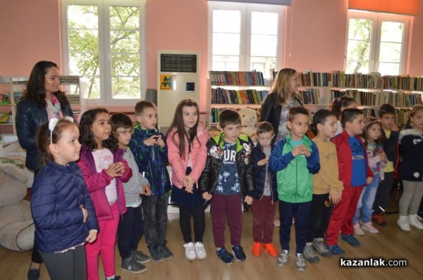 Деца бяха библиотекари за един ден