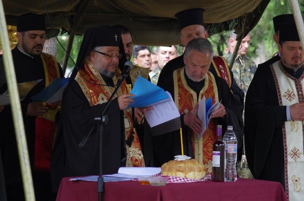 Кметът на Казанлък участва в първа копка на нов параклис в Гарнизона