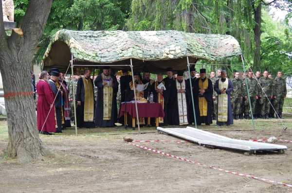 Кметът на Казанлък участва в първа копка на нов параклис в Гарнизона