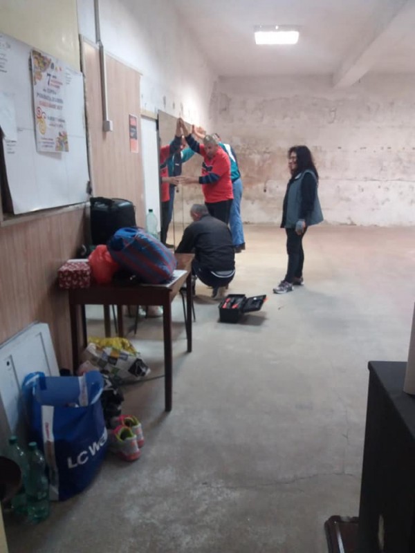 Бузовградчани инициираха почистване на читалището си