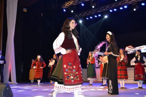 Вероника Кънева е Царица Роза 2019 на Казанлък