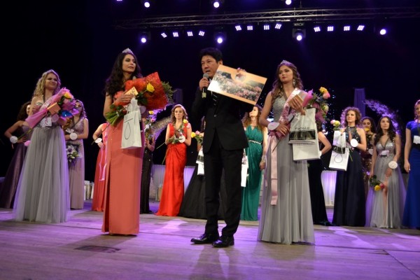 Вероника Кънева е Царица Роза 2019 на Казанлък