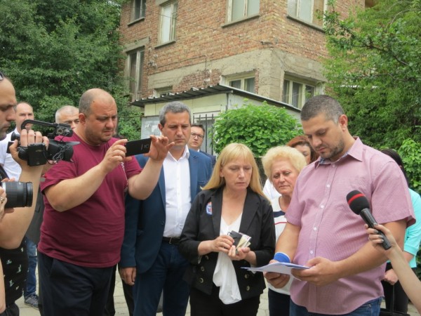Казанлък към Елена Йончева: Спасете ни от корупцията, завладяла и нашата община