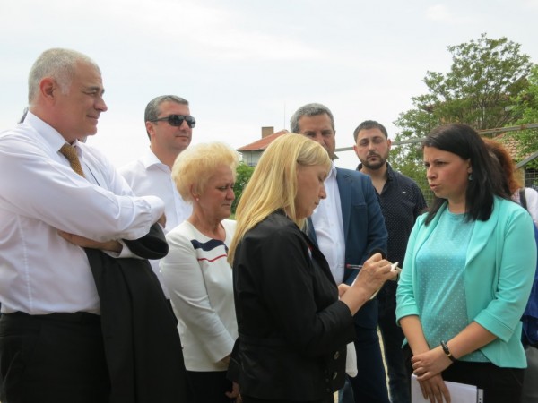 Казанлък към Елена Йончева: Спасете ни от корупцията, завладяла и нашата община