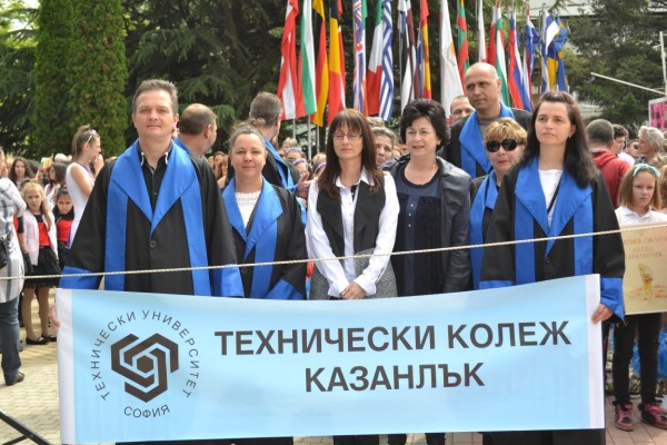 Днешните 30 букви, осветени от братята Кирил и Методий, са ангели хранители