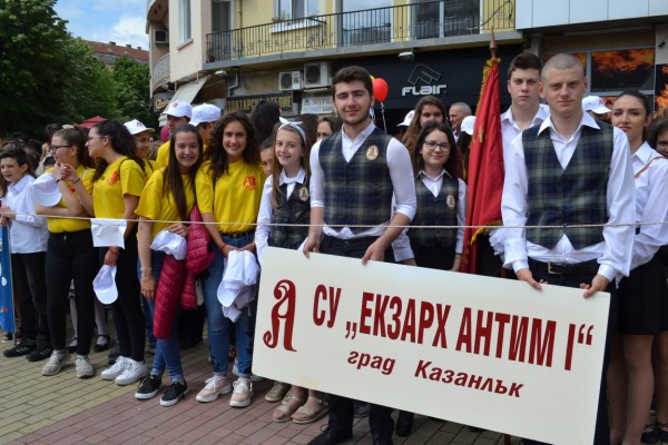 Днешните 30 букви, осветени от братята Кирил и Методий, са ангели хранители