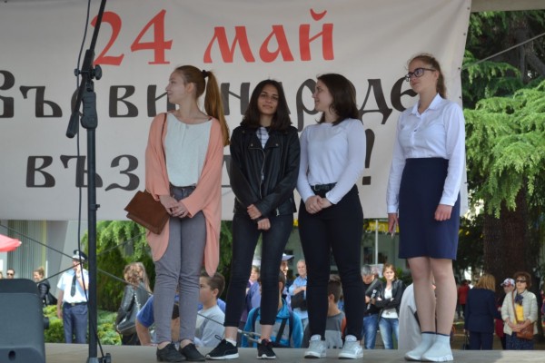 Днешните 30 букви, осветени от братята Кирил и Методий, са ангели хранители