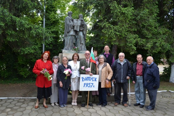 Днешните 30 букви, осветени от братята Кирил и Методий, са ангели хранители