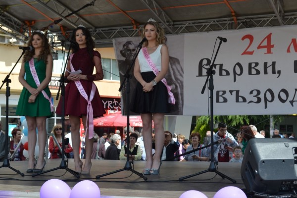 Днешните 30 букви, осветени от братята Кирил и Методий, са ангели хранители