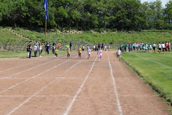 За 14-та година се състоя лекоатлетическата надпревара за “Купа Роза“