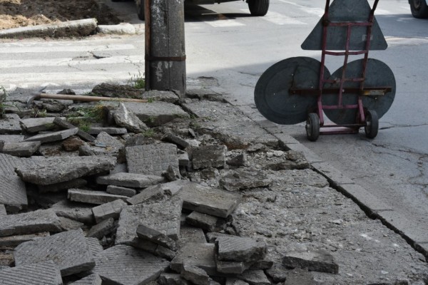 Ограничения в движението на централното кръстовище с ул.“Христо Ботев“