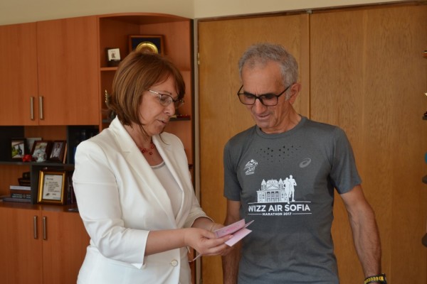 Сърдечна среща на ултрамаратонеца Ради Милев с Кмета Галина Стоянова