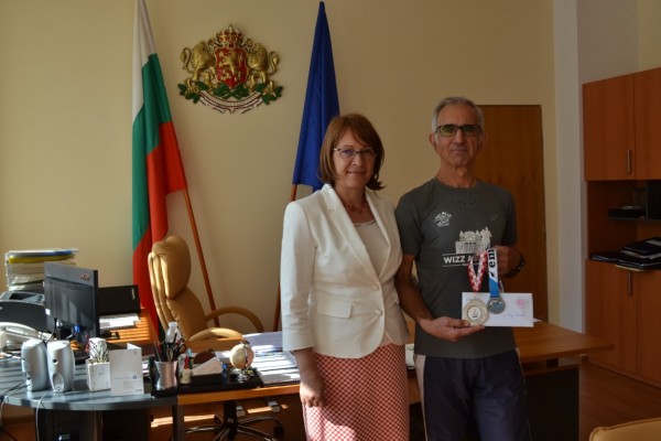 Сърдечна среща на ултрамаратонеца Ради Милев с Кмета Галина Стоянова