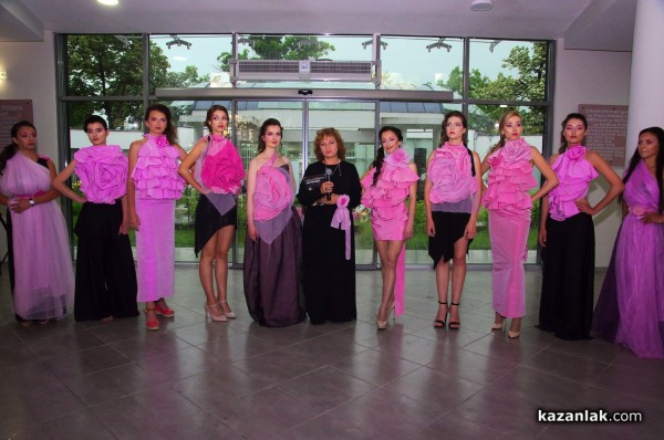 Топ дизайнерът Мариела Гемишева с нестандартен моден пърформанс 