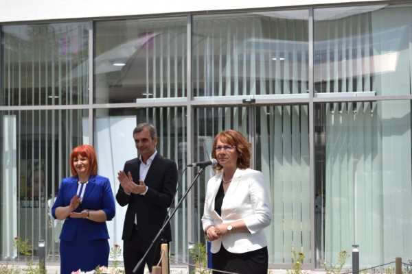 Успех на първата парфюмерийна борса в Казанлък!