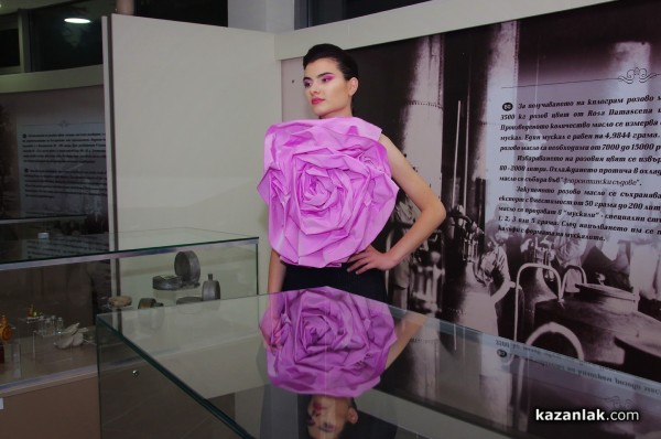 Топ дизайнерът Мариела Гемишева с нестандартен моден пърформанс 