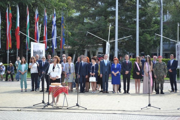 Днес празнуват всички, родени в „казанлъшкия рай“