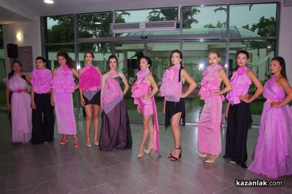 Топ дизайнерът Мариела Гемишева с нестандартен моден пърформанс 