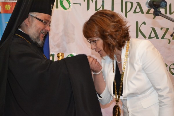 Казанлък аплодира отличените личности на града / Видео