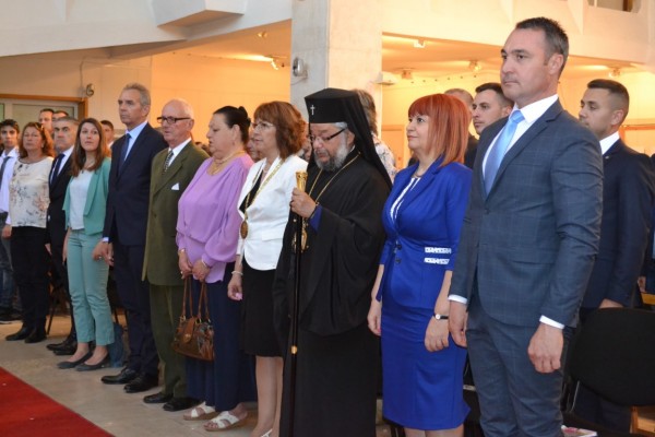 Казанлък аплодира отличените личности на града / Видео