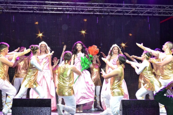 Коронясване на Царица Роза 2019 в Казанлък - „бял, пречистен, празничен, изкъпан от дъжда и дъхав на трендафили“