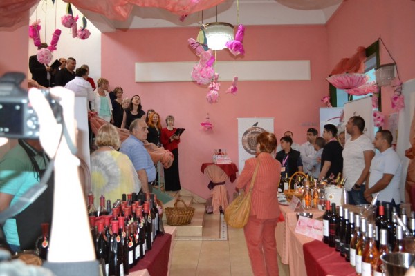 Кметът на Казанлък приветства участниците във Фестивал на виното Розе