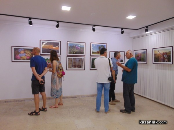 Долината на розите оживя в снимки