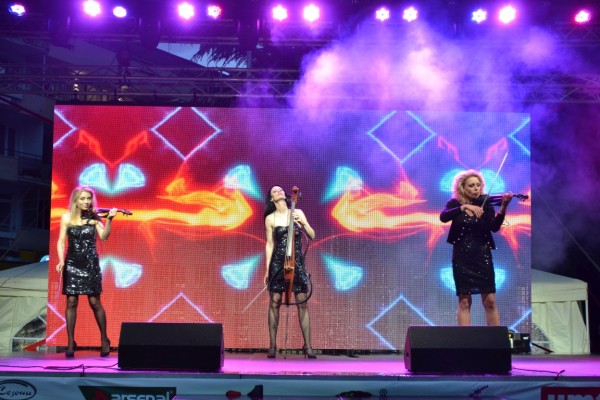 Коронясване на Царица Роза 2019 в Казанлък - „бял, пречистен, празничен, изкъпан от дъжда и дъхав на трендафили“