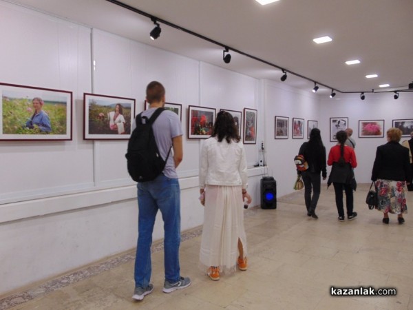 Долината на розите оживя в снимки