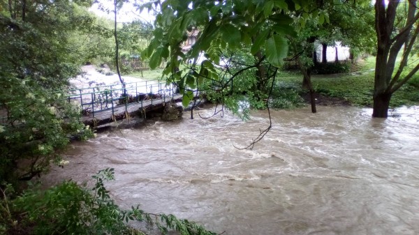 Създадена е организация при повишаване на нивото на река Гюрля