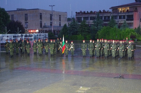 Казанлък се преклони пред Ботев