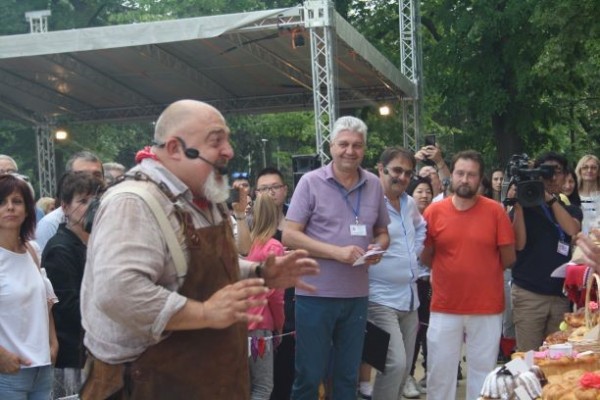 Вкусен конкурс с Ути завладя Казанлък