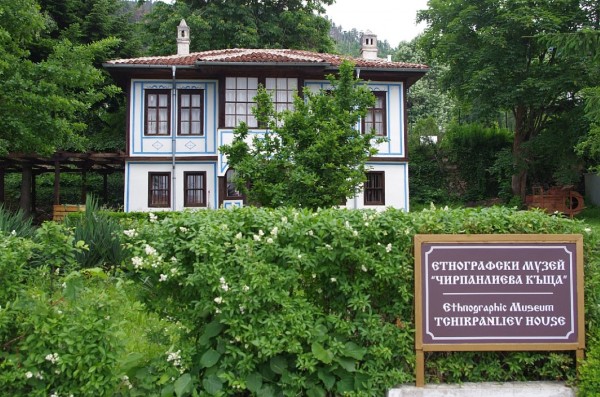 Семейство Чирпанлиеви отново с голямо дарение, този път в град Шипка 