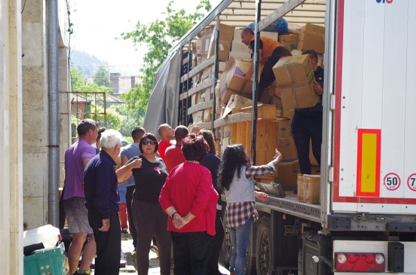 Семейство Чирпанлиеви отново с голямо дарение, този път в град Шипка 