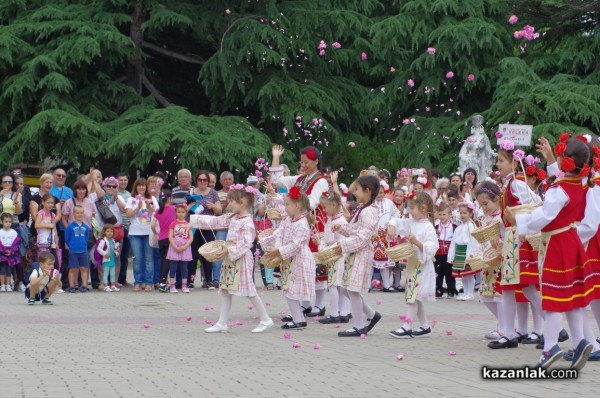 Очакват ни много български хора в лудото надиграване “Тъпан бие, хоро се вие”