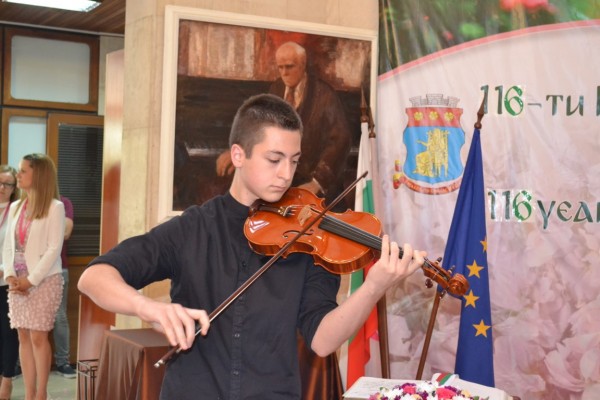 С любов - на Казанлък!