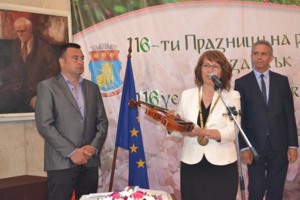 С любов - на Казанлък!