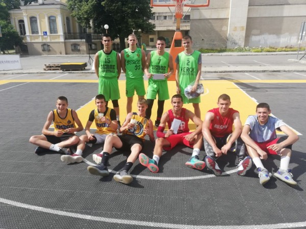 Над 100 участници се включиха в турнира по стрийтбол