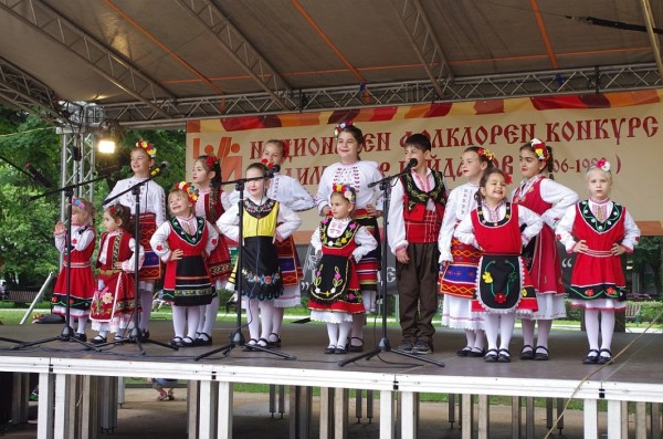 Три дни казанлъчани живяха с красотата на българския фолклор