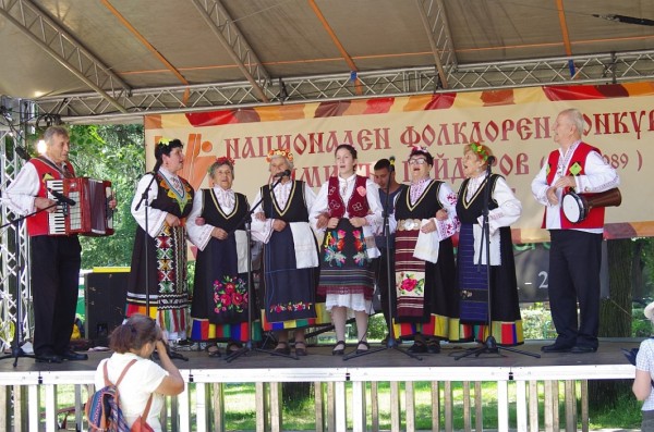 Три дни казанлъчани живяха с красотата на българския фолклор