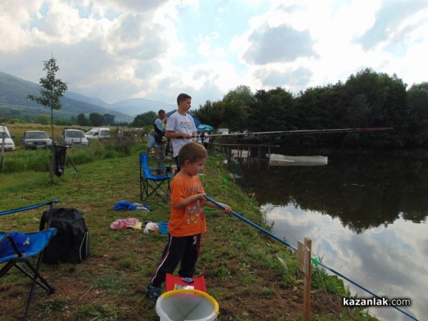 Деца показаха умения в състезание по риболов край Енина