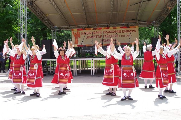 Три дни казанлъчани живяха с красотата на българския фолклор