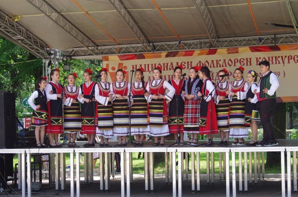 Три дни казанлъчани живяха с красотата на българския фолклор