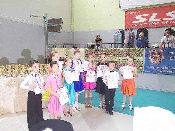 Казанлъшките танцьори обраха медалите от кръга на Купа “България“