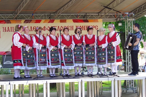 Три дни казанлъчани живяха с красотата на българския фолклор